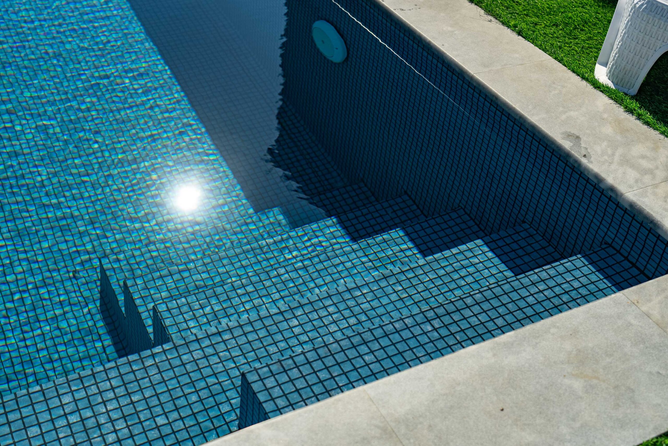 Пленка ПВХ Ogenflex Matrix Blue Black Strip, голубая мозаика с черной затиркой-3D в каталоге e-pool.by